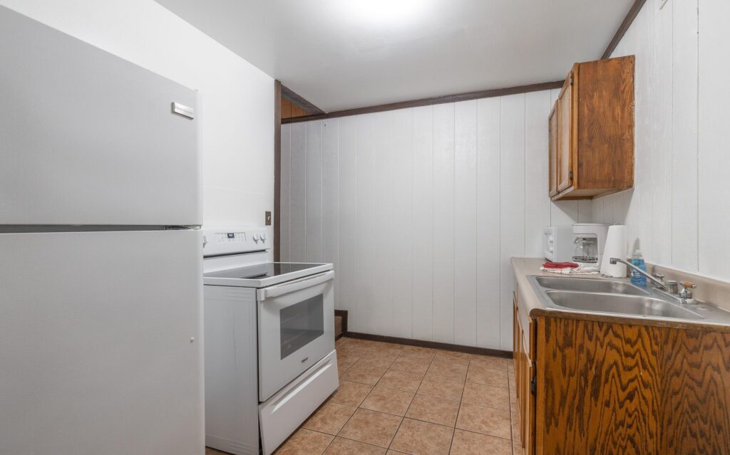Cabin 5 kitchen