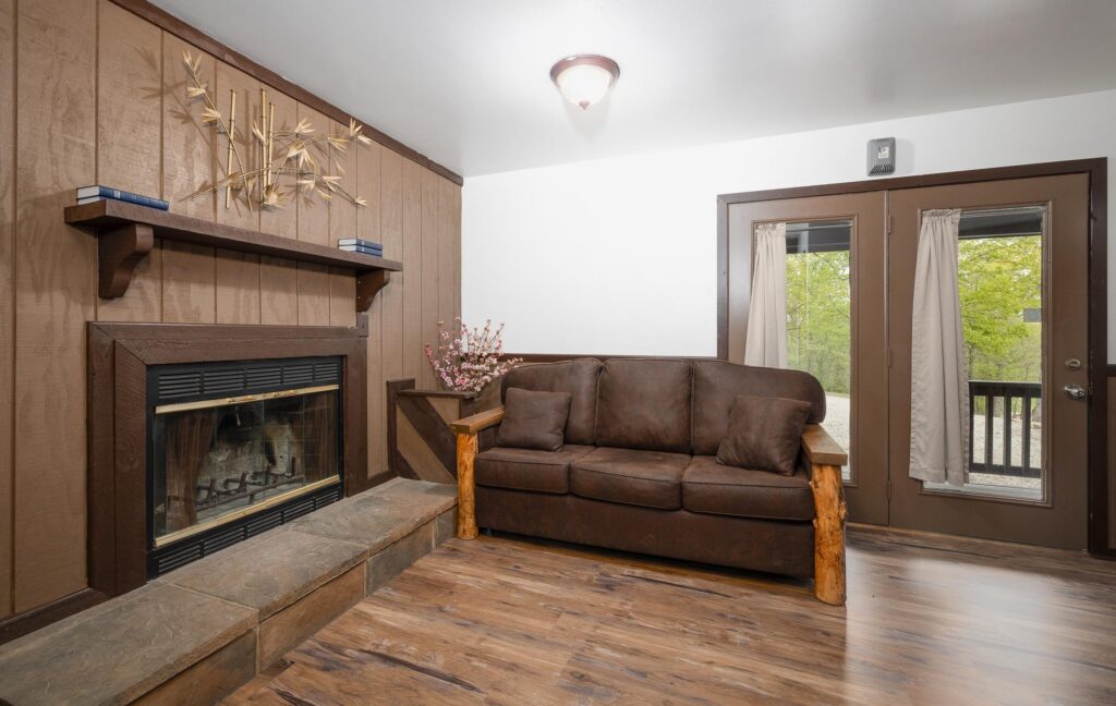 Cabin 5 living room