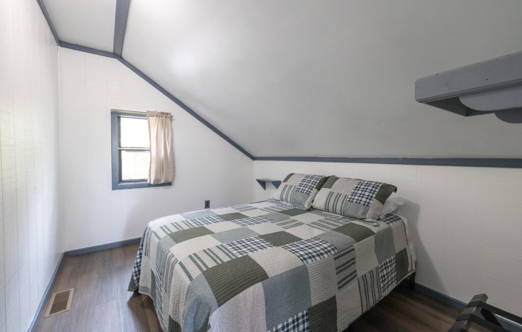 Cabin 6 bedroom
