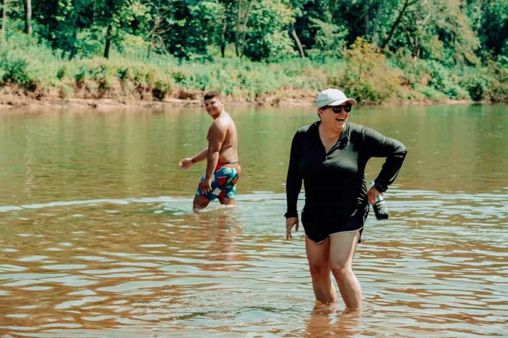 fun-camping-river-vacation