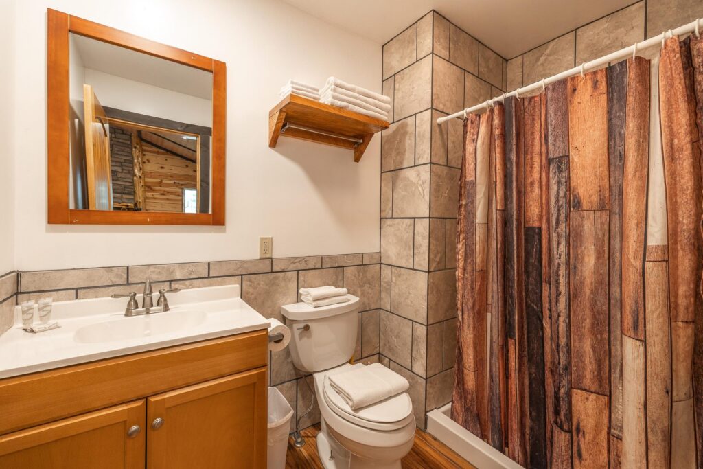 Hilltop Doubles bathroom